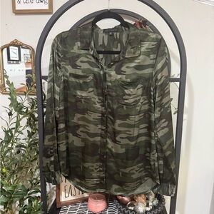 Sanctuary Green Camouflage button down Blouse size xs